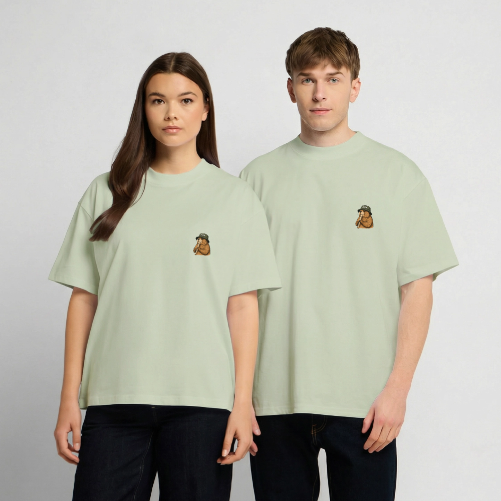 STB x Mankei Backprint - Oversized Unisex T-Shirt - Leichtes Salbeigrün 