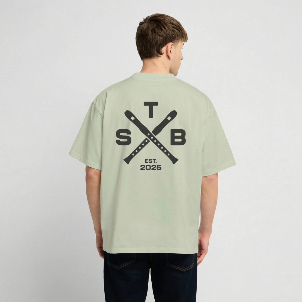 STB x Mankei Backprint - Oversized Unisex T-Shirt - Leichtes Salbeigrün 