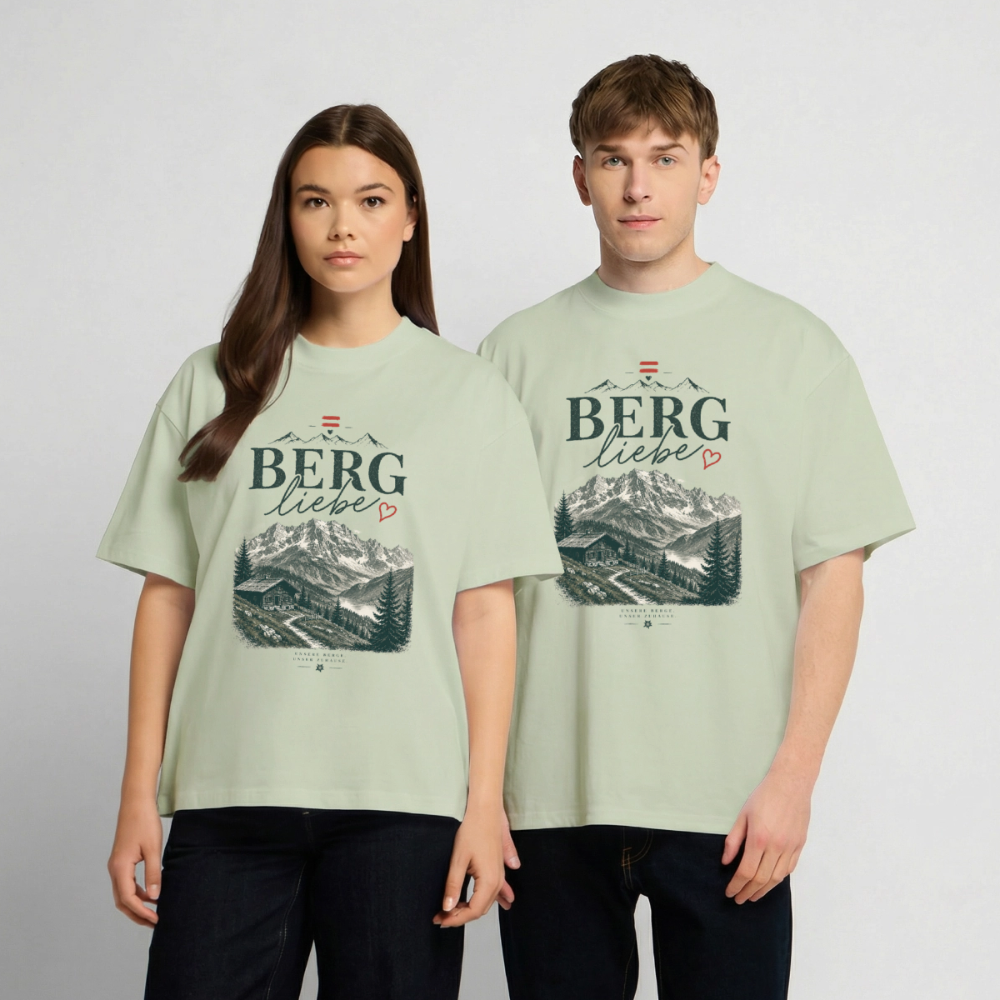 Bergliebe - Oversized T-Shirt - Leichtes Salbeigrün 
